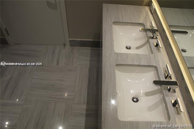 Building Photo - 16901 Collins Ave