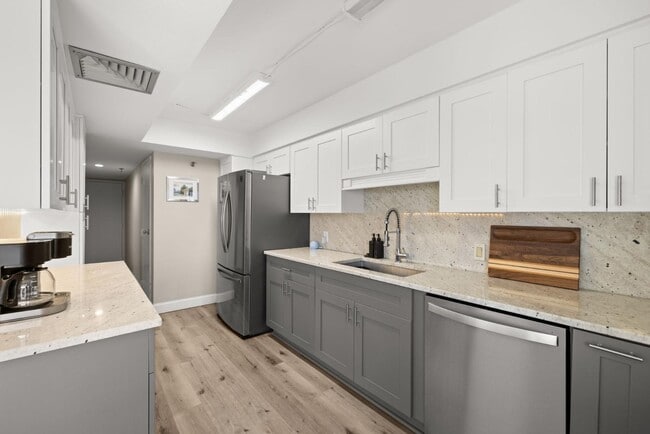 Building Photo - 3301 Bayshore Blvd