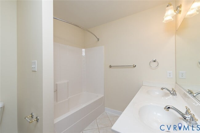 Building Photo - 11412 Pinedale Dr