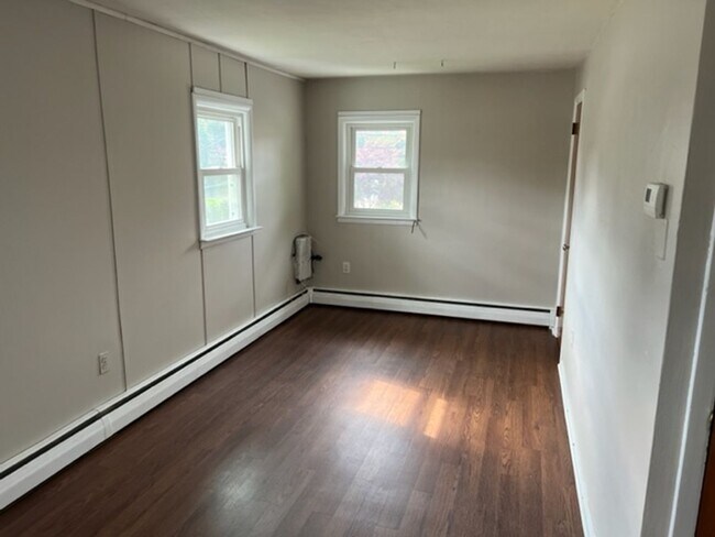 Building Photo - 361 Colonial Rd