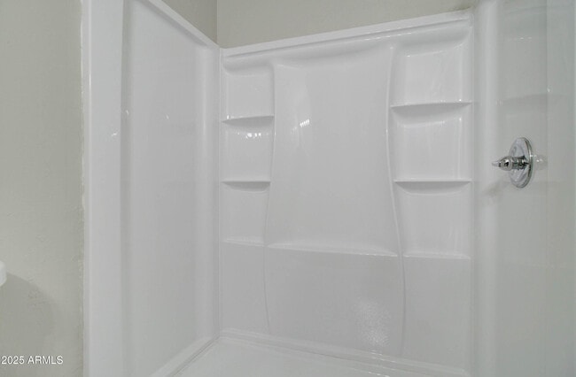 Building Photo - 2311 E Hartford Ave