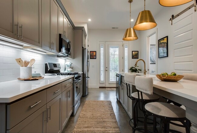 Building Photo - 700 James Ave