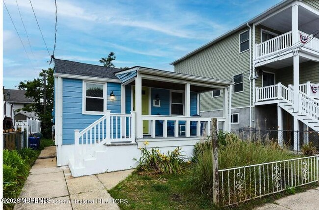 Building Photo - 30 Waterwitch Ave