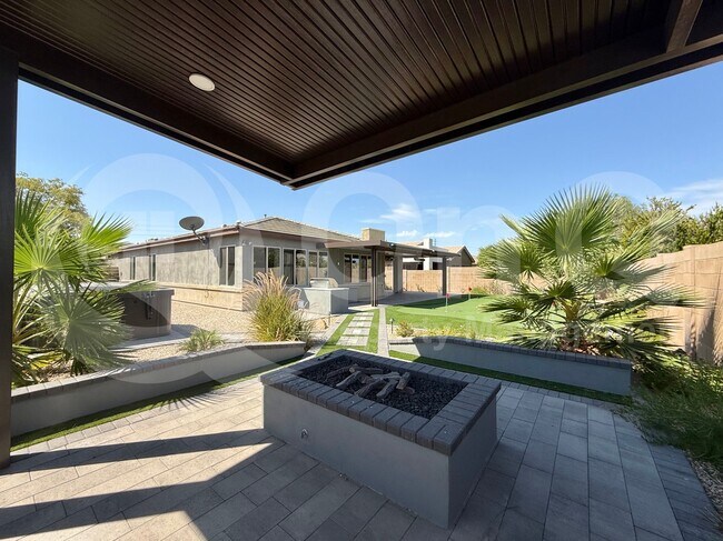 Building Photo - 3498 E Ravenswood Dr