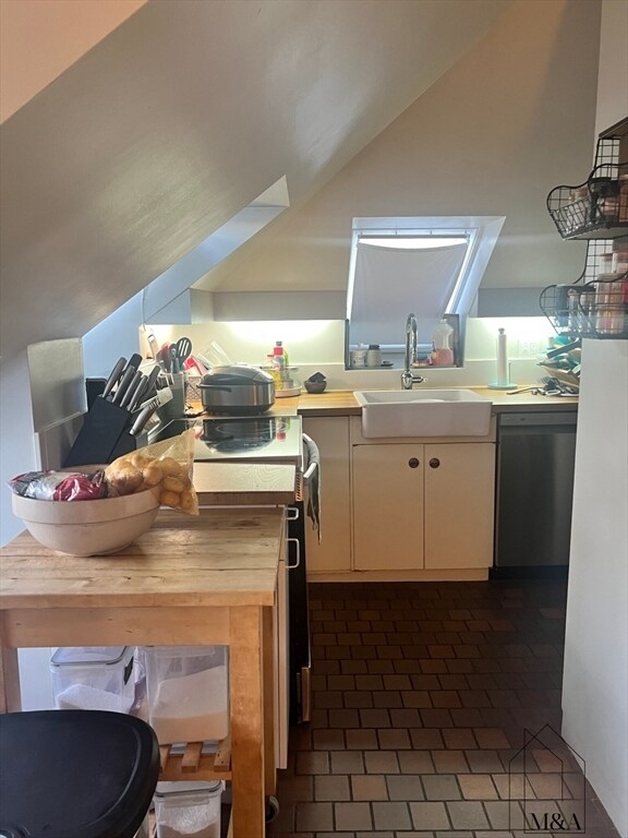 Building Photo - 56 Oliver St