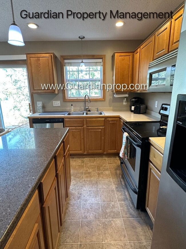 Building Photo - Lakeville End Unit Town Home, 2 Car Garage, 2.5 Baths, Walk out Patio, Available July