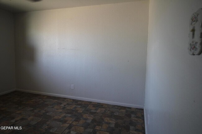 Building Photo - 317 Thunderbird Dr