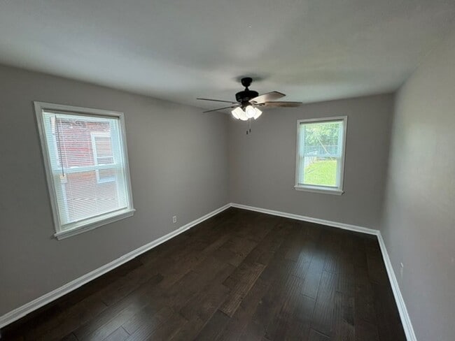 Building Photo - Beautifully rehabbed bungalow in Universit...