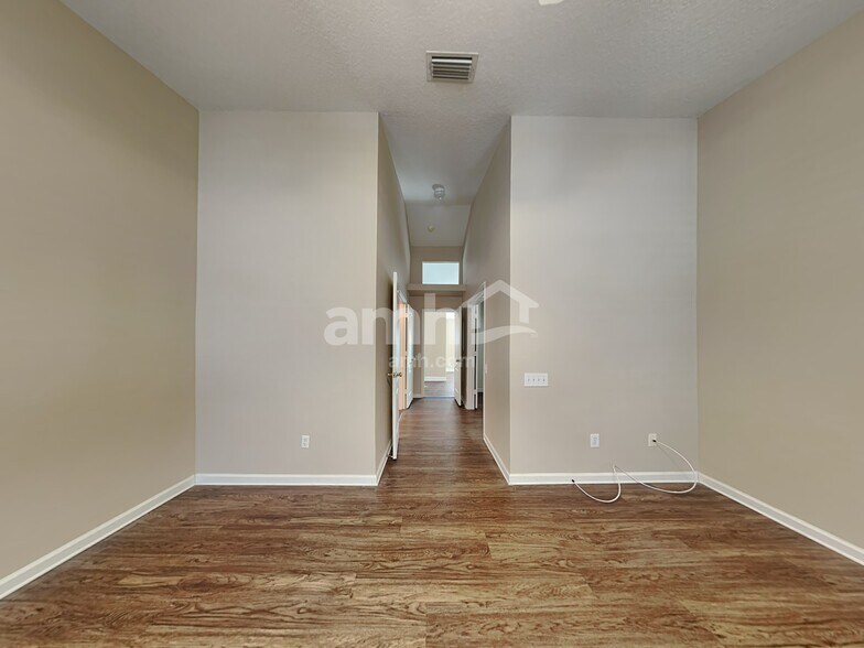 Building Photo - 10412 Soaring Eagle Dr