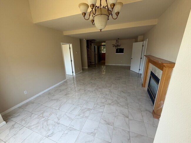 Building Photo - 158 Caldecott Ln