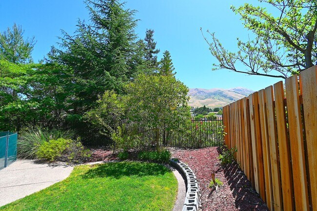 Building Photo - $5,900 - GORGEOUS 4 BEDROOM HOME IN MISSION SAN JOSE NEIGHBORHOOD