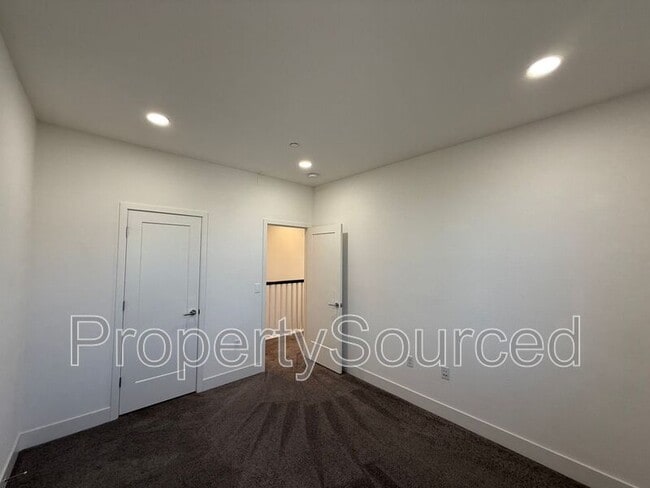 Building Photo - 288 Hopkins Ct