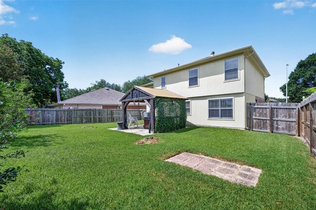 Building Photo - 1806 Oak Ridge Dr