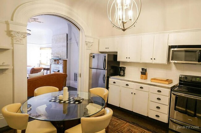 Building Photo - 1347 McAllister St