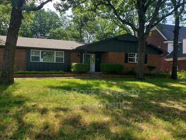 Primary Photo - 204 S Morrison Dr