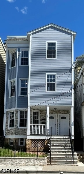 Primary Photo - 530 Grove St