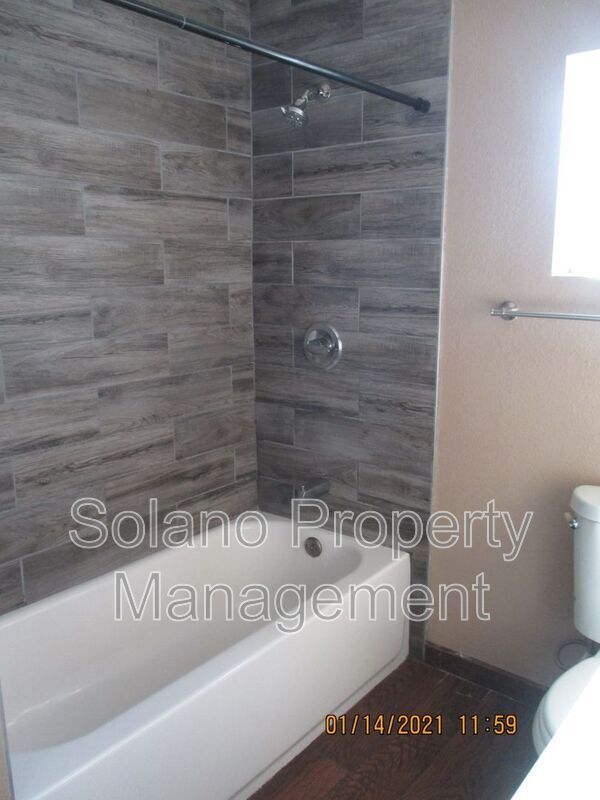 Building Photo - 721 Broadway St