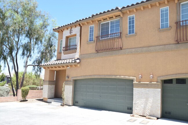 Building Photo - HENDERSON UPGRADED 4 BEDROOM HOME