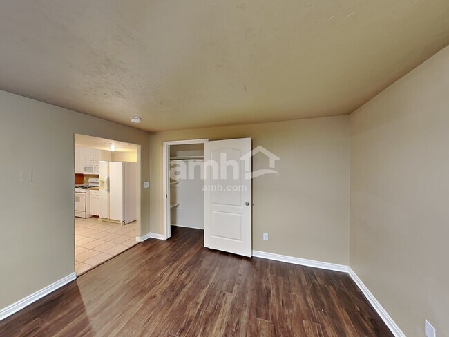 Building Photo - 3703 Lake Vista Dr