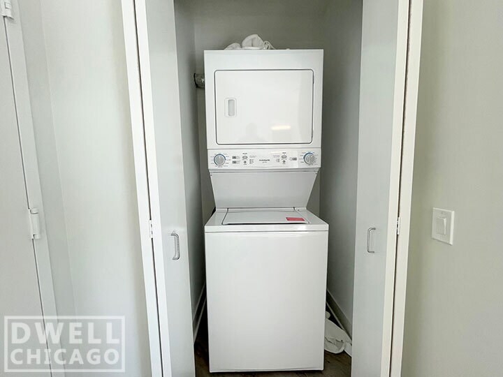 Building Photo - 216 N Canal St