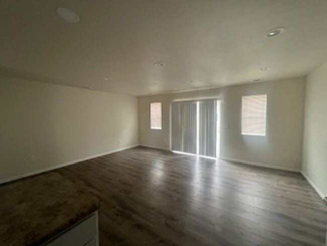 Building Photo - 3 Bedroom Duplex