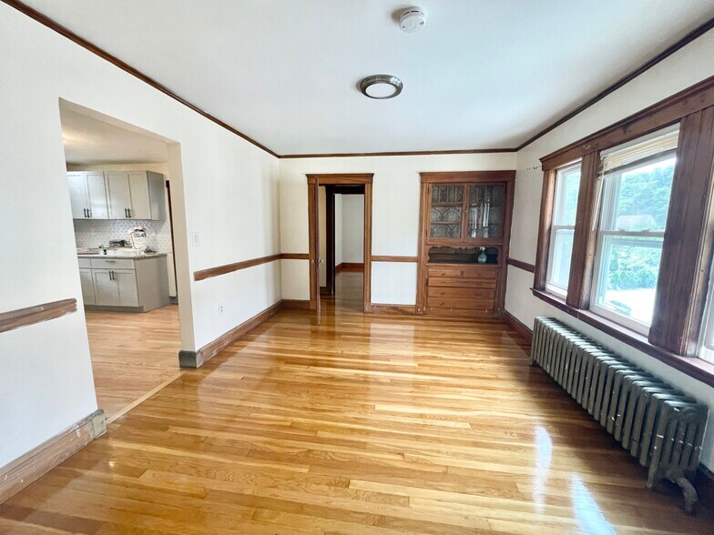 Primary Photo - 1082 Canterbury St