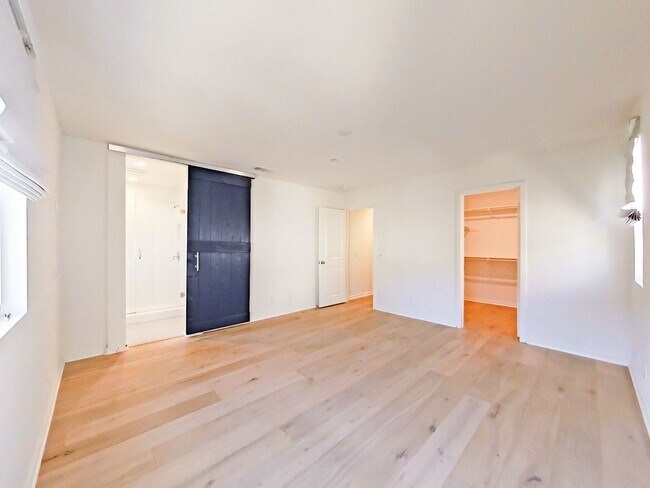 Building Photo - Los Alamitos Condo - 3 Bedroom / 2.5 Bathr...