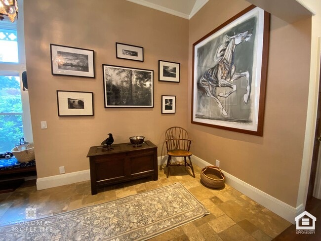 Building Photo - Stunning Furnished Eastside Home