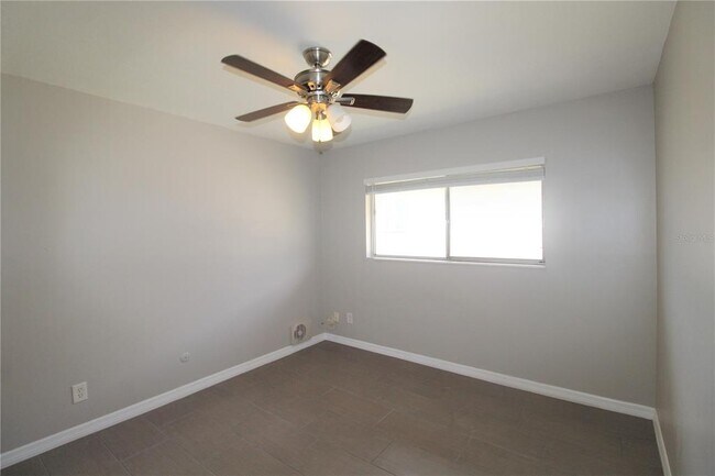 Building Photo - 3001 Bee Ridge Rd