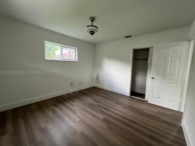 Building Photo - 5020 SW 26th Ave