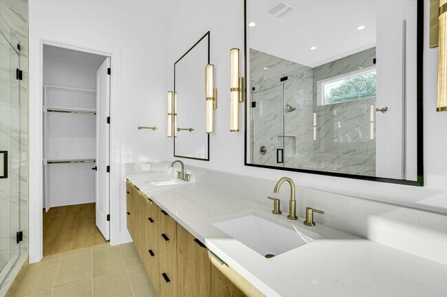 Building Photo - 1703 Nomas St