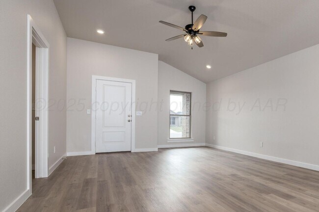 Building Photo - 3102 Buckthorn Dr