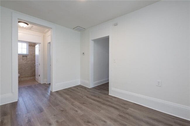 Building Photo - 406 Paines Ave NW