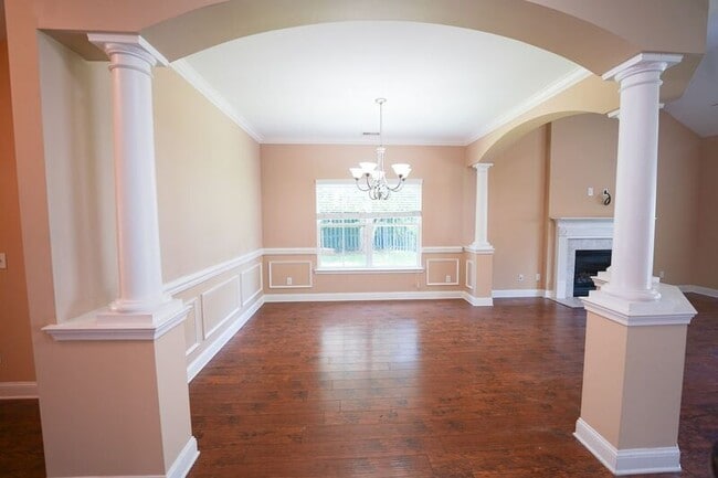 Building Photo - 252 Cottonham Ct