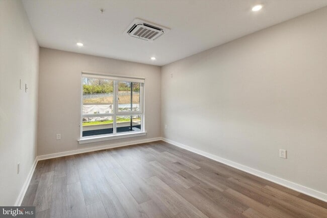 Building Photo - 3449 Scotts Ln