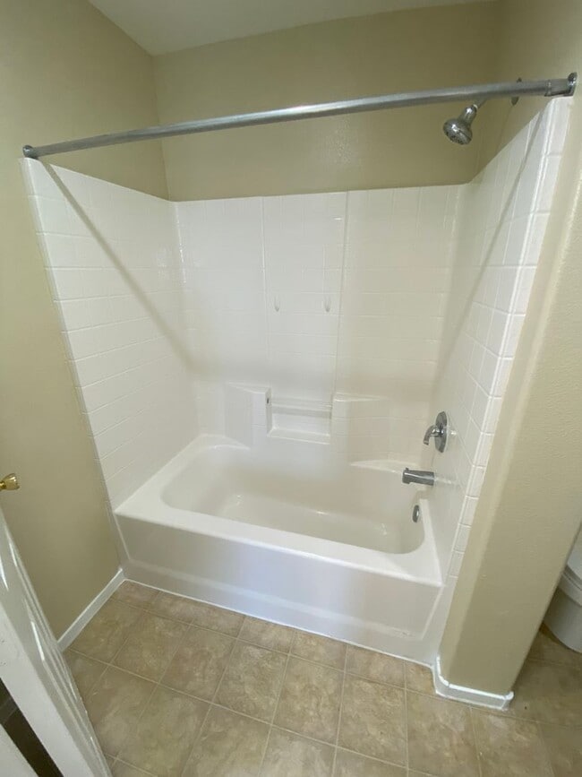 Building Photo - Beautiful 6 bed/3 bath home located in the SW area of Las Vegas