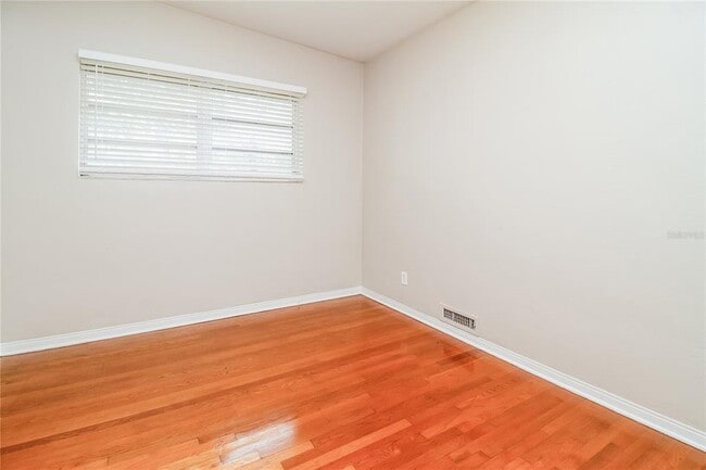 Building Photo - 408 N Blue Lake Terrace