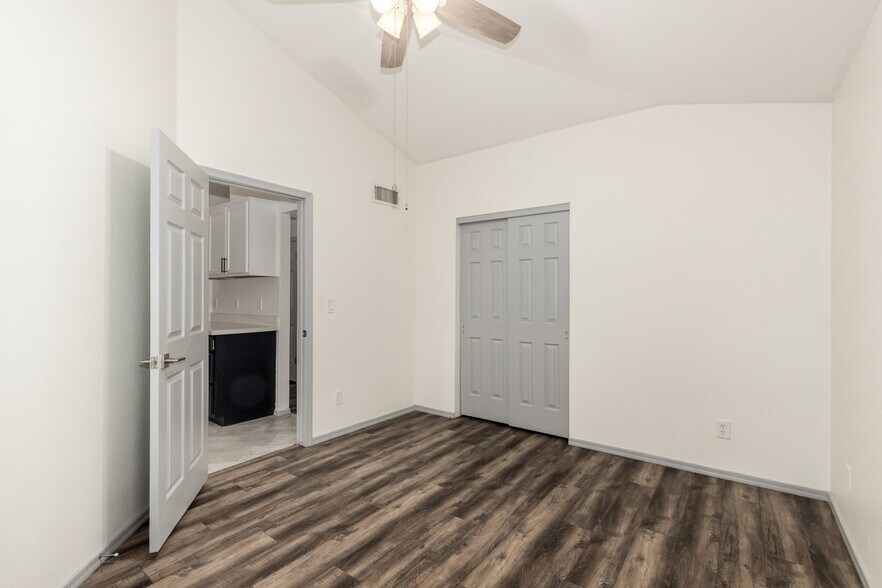 Building Photo - 3981 E South Fork Dr