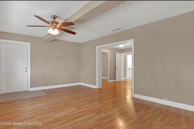 Building Photo - 1560 Salmon St