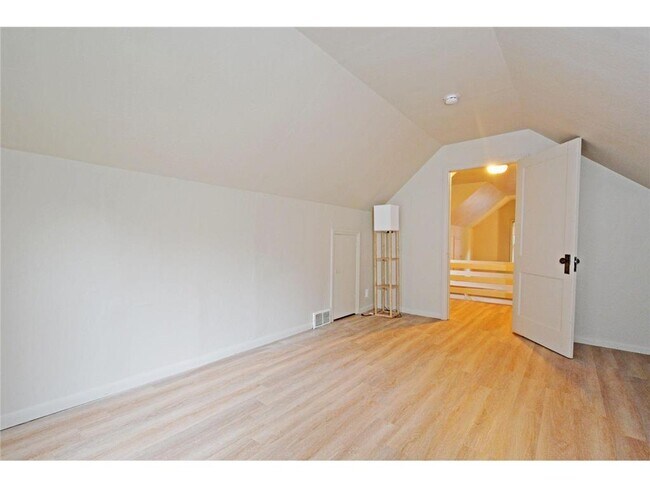 Building Photo - 155 Benton Ave