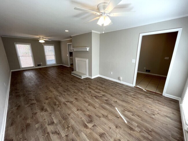 Building Photo - Five Points - 4br House - Fall 2026 Pre-Lease