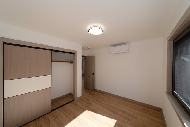 Building Photo - 2056 10th Ave