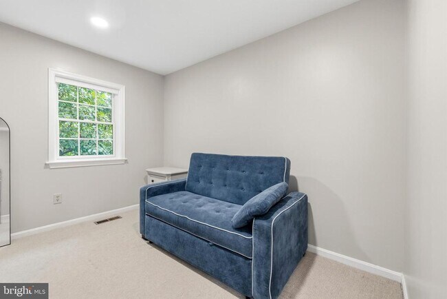 Building Photo - 4880 Chevy Chase Dr