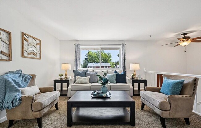 Building Photo - Welcome to this spacious 3+ bed, 2-bath bi-level home in Arvada - Available Now!