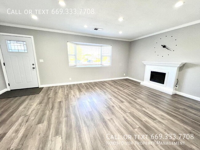 Building Photo - 3197 Bourgeois Way