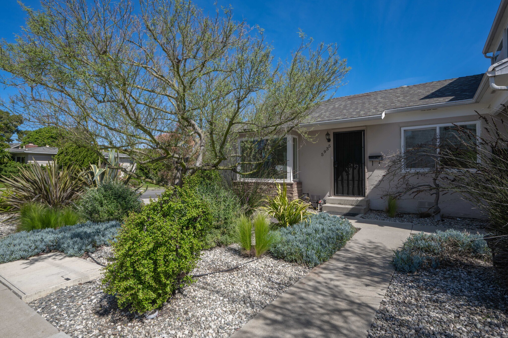 Building Photo - 5935 W 79th St