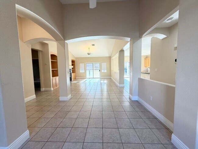 Building Photo - 2295 Tedesca Dr