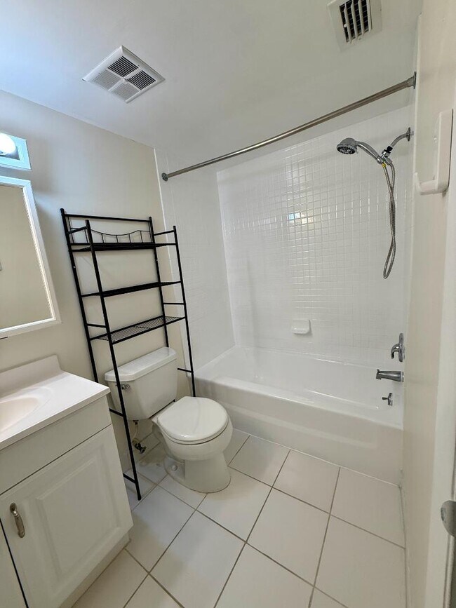 Building Photo - 775 N Village Dr