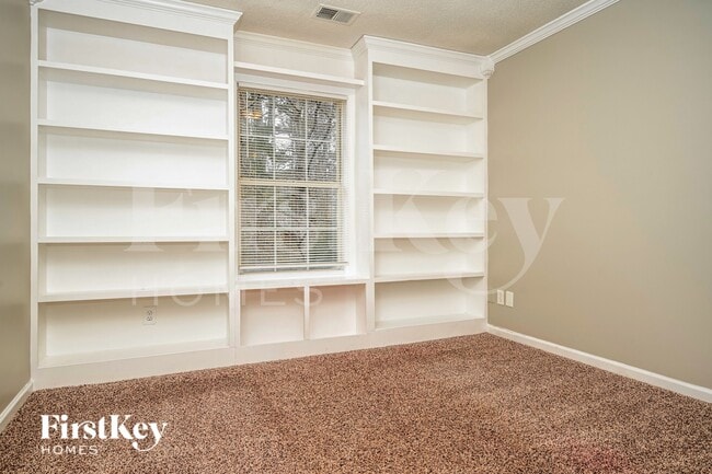 Building Photo - 1919 Chambers Rd