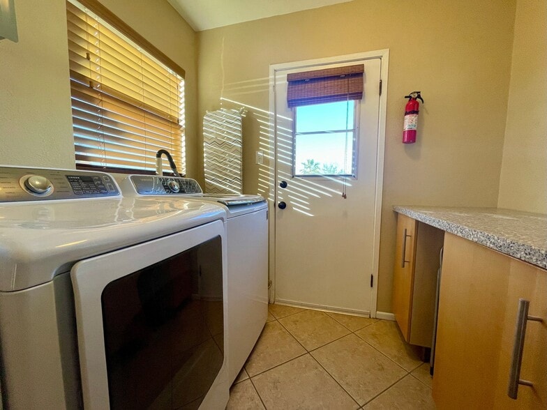 Building Photo - 7546 Sahara Ave